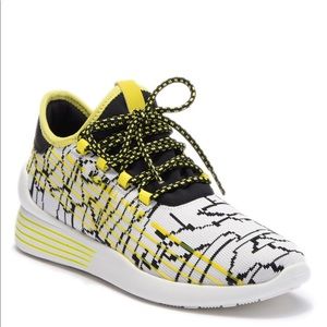 Kendall + Kylie Dreeze Knit Sneaker 6.5 NWOT